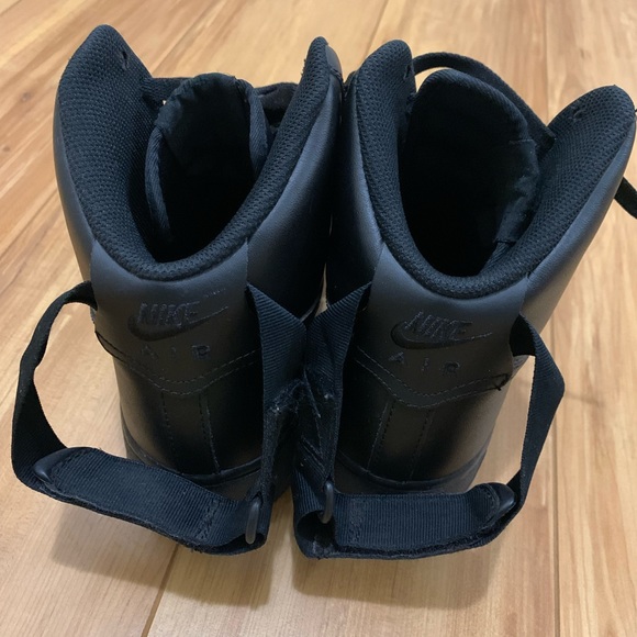 Mens Nike Sneakers - Picture 7 of 10